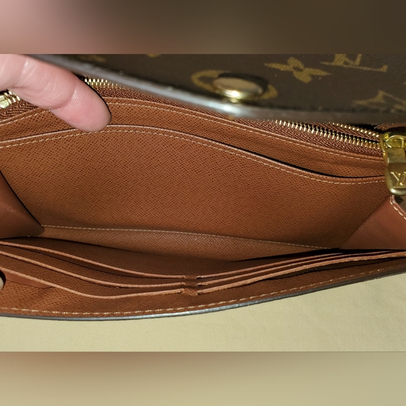 Louis Vuitton Monogram Zippy Wallet - Picture 11 of 16